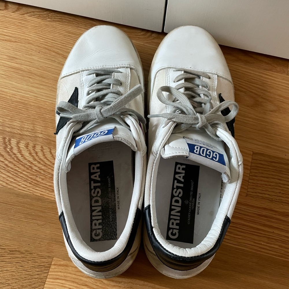 Special Edition- Golden Goose Grindstar White Sneakers with Black Star - Picture 4 of 6